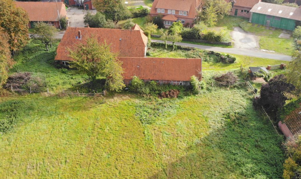 Luftaufnahme Bau-Grundstück mit Weiden