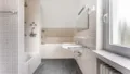 OG Bad mit Dusche und Wanne