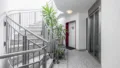 Wohnungseingang und Aufzug