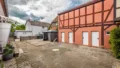 Außenansicht Hof mit Abstellräumen